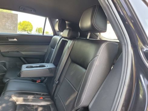 Used 2023 Volkswagen Atlas Cross Sport SE FWD image 14