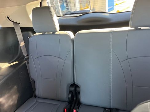 Used 2020 Buick Enclave Essence w/ LPO, Touring Package image 22