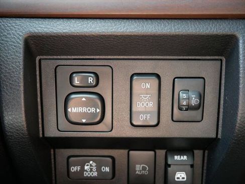 Certified 2019 Toyota Tundra Limited w/ Limited Premium Package AWD/4WD image 32