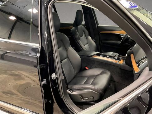 Certified 2024 Volvo XC90 B5 Plus AWD/4WD image 30