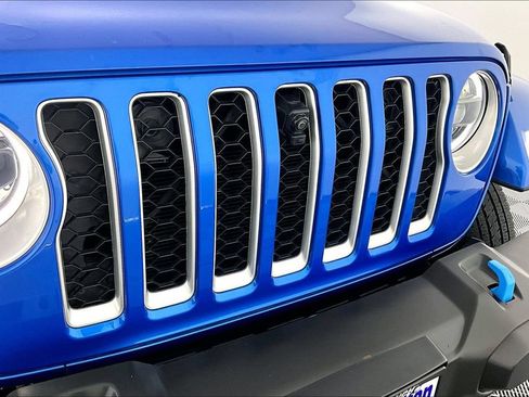 Used 2023 Jeep Wrangler Unlimited Sahara w/ Cold Weather Group AWD/4WD image 30