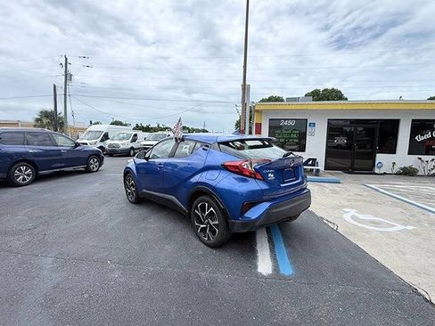 Used 2018 Toyota C-HR XLE FWD image 5