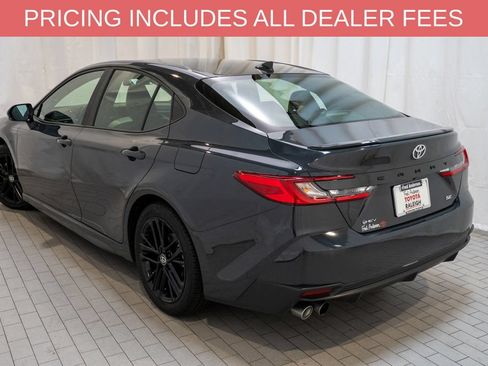 Used 2025 Toyota Camry SE FWD image 3