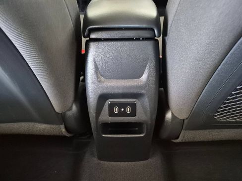 Used 2025 Hyundai Venue SEL FWD image 28