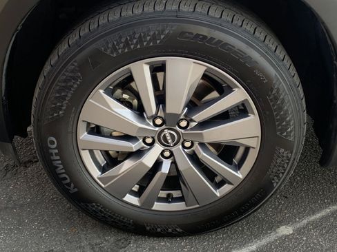 Used 2025 Nissan Pathfinder SV image 30