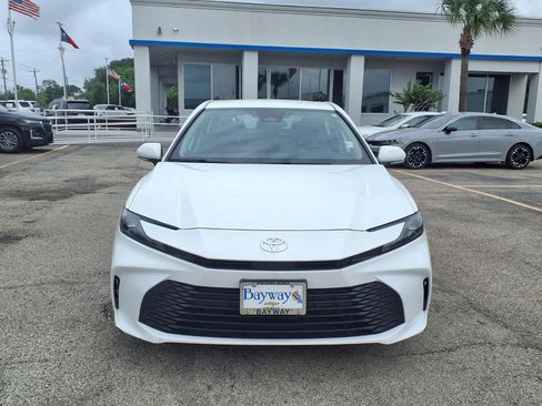 Used 2025 Toyota Camry LE FWD image 19