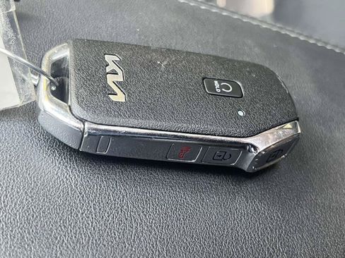 Used 2023 Kia Seltos SX w/ SX Sunroof Package AWD/4WD image 4