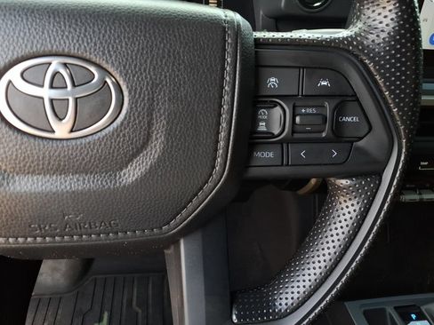 Used 2025 Toyota Tacoma SR5 AWD/4WD image 11