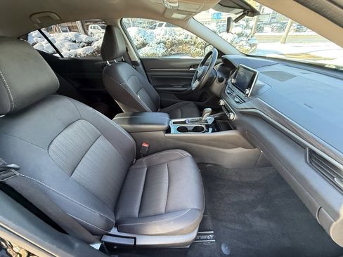 Used 2024 Nissan Altima 2.5 SV image 40