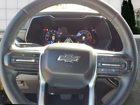 Used 2026 Chevrolet Colorado ZR2 w/ Technology Package AWD/4WD image 27