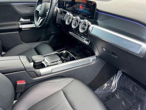 Used 2022 Mercedes-Benz GLB 250 4MATIC image 18