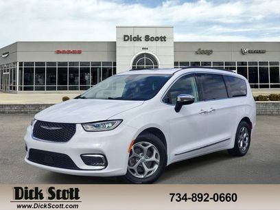 Used 2023 Chrysler Pacifica Limited