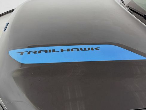Used 2022 Jeep Grand Cherokee Trailhawk w/ Advanced Protech Group II AWD/4WD image 9