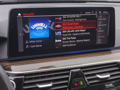 Used 2023 BMW 540i xDrive w/ Premium Package image 23