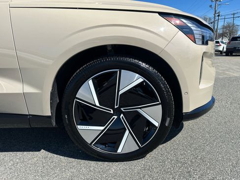 Certified 2025 Volvo EX90 Ultra w/ Protection Package Premier image 7