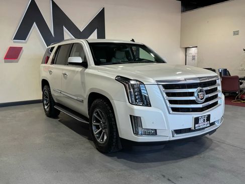 Used 2015 Cadillac Escalade Luxury image 1