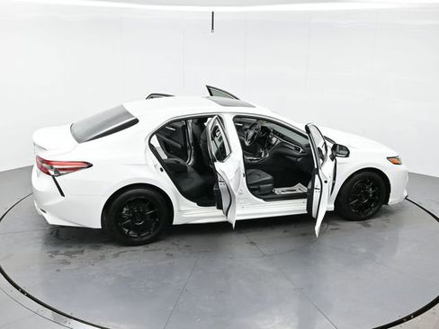 Used 2018 Toyota Camry SE w/ Moonroof Package image 46