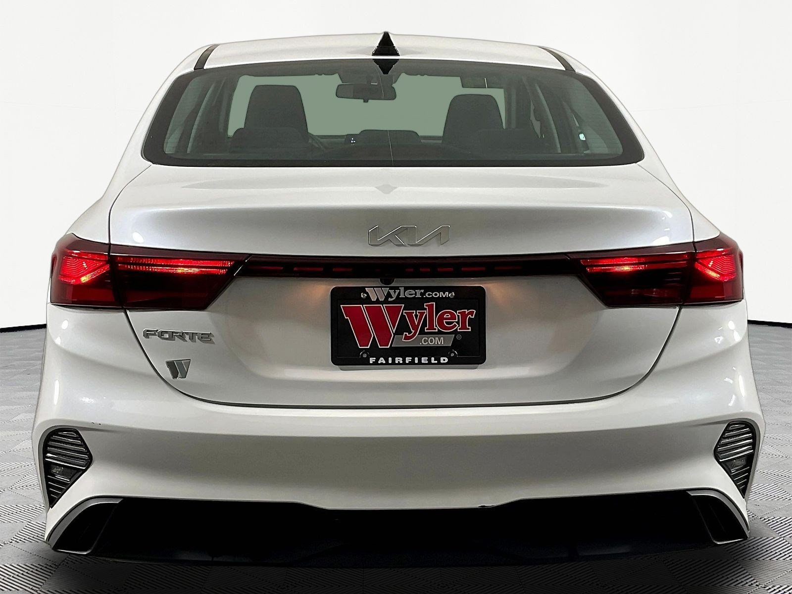 Used 2024 Kia Forte LXS w/ LXS Technology Package FWD image 5