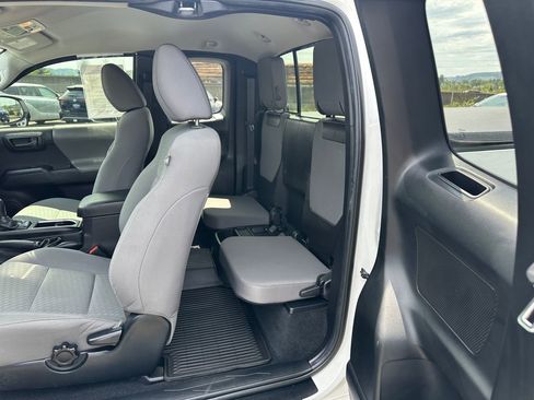 Used 2022 Toyota Tacoma SR w/ SR Convenience Package RWD image 13