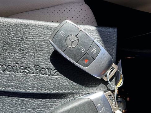 Used 2021 Mercedes-Benz GLC 300 image 35