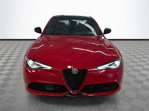 Used 2023 Alfa Romeo Giulia Veloce RWD image 2