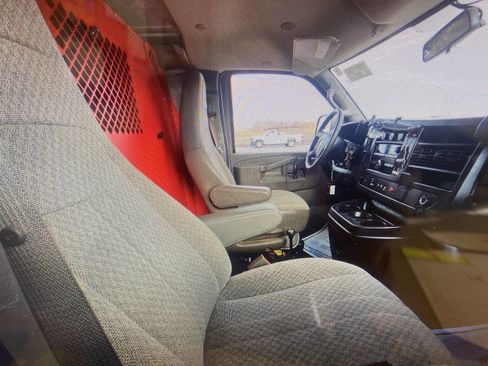 Used 2019 Chevrolet Express 2500 w/ Driver Convenience Package RWD image 11