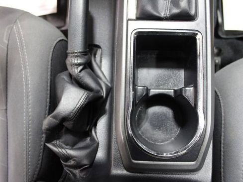 Used 2017 Toyota Tacoma TRD Off-Road w/ Premium & Technology Package image 33