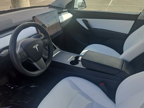 Used 2021 Tesla Model Y Long Range image 14