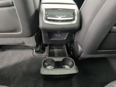 Used 2025 Cadillac XT6 Premium Luxury w/ Technology Package AWD/4WD image 22