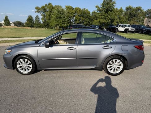 Used 2014 Lexus ES 300h w/ Luxury Package w/Bamboo Trim FWD image 8