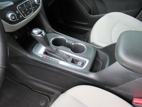 Used 2018 Chevrolet Equinox LT FWD image 17