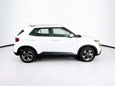 Used 2025 Hyundai Venue SEL image 10