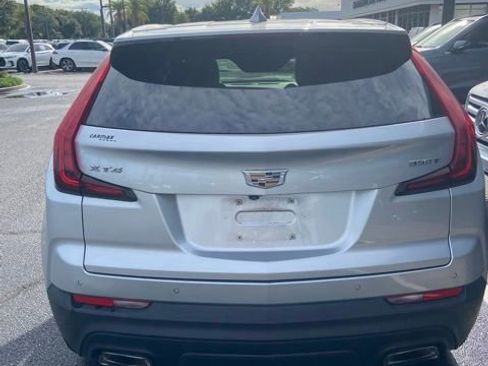 Used 2020 Cadillac XT4 Luxury w/ Cold Weather Package FWD image 3