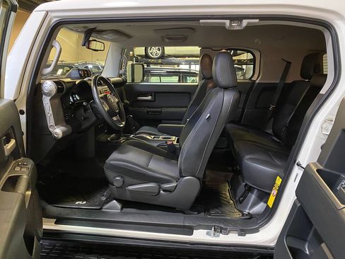 Used 2011 Toyota FJ Cruiser 4WD w/ Convenience Pkg image 39