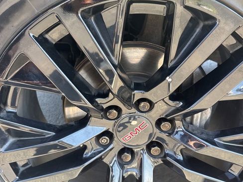 Used 2019 GMC Sierra 1500 Denali w/ Denali Carbonpro Edition AWD/4WD image 9