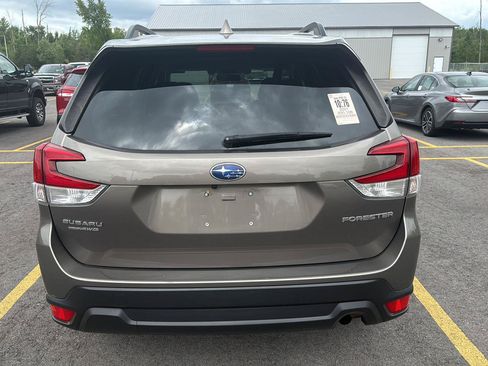 Used 2021 Subaru Forester Premium AWD/4WD image 6