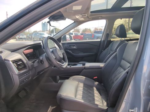 Used 2024 Nissan Rogue Platinum w/ Platinum Premium Package FWD image 13