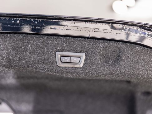 Used 2025 BMW M5 w/ Carbon Package image 17