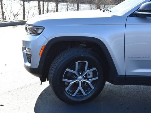 Certified 2025 Jeep Grand Cherokee Limited w/ Luxury Tech Group II image 10