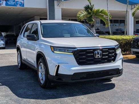 Used 2023 Honda Pilot LX image 3