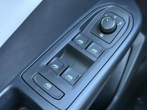 New 2026 Volkswagen Taos SE AWD/4WD image 14
