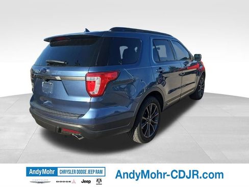 Used 2018 Ford Explorer XLT w/ Equipment Group 202A FWD image 5