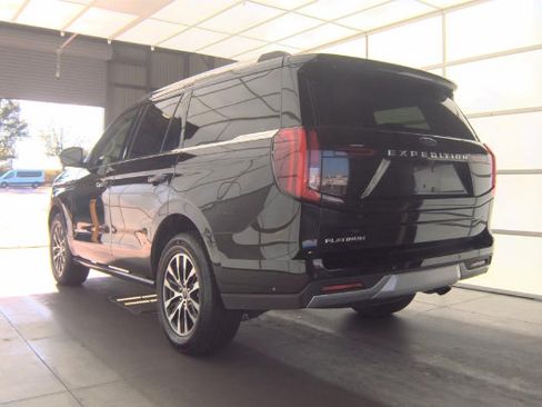 Used 2025 Ford Expedition Platinum AWD/4WD image 7