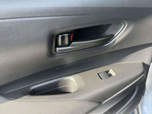 Used 2025 Toyota Corolla LE FWD image 36