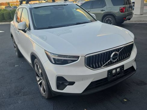 Used 2023 Volvo XC40 B5 Ultimate w/ Protection Package Premier AWD/4WD image 4