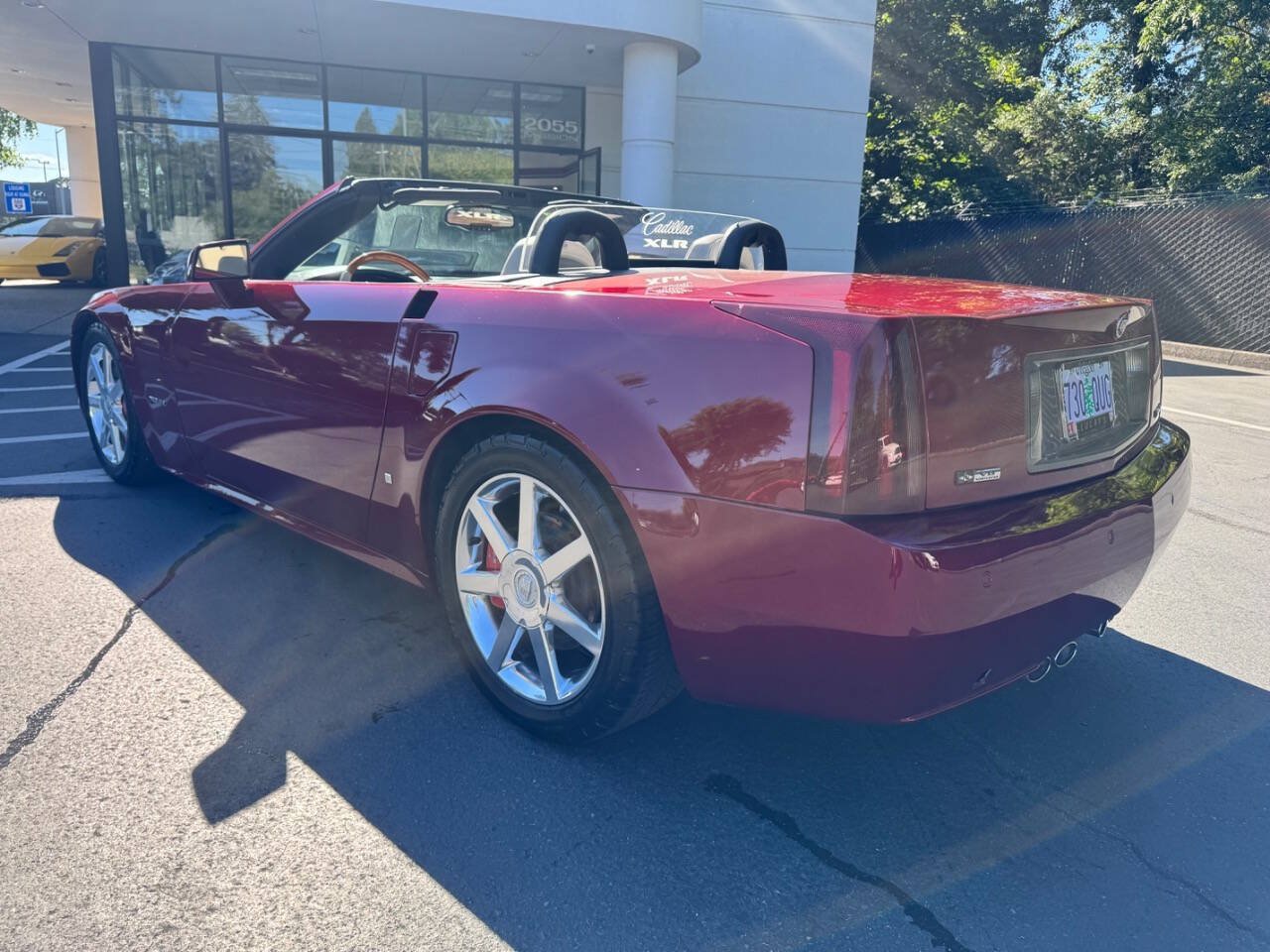 Used 2006 Cadillac XLR RWD image 3