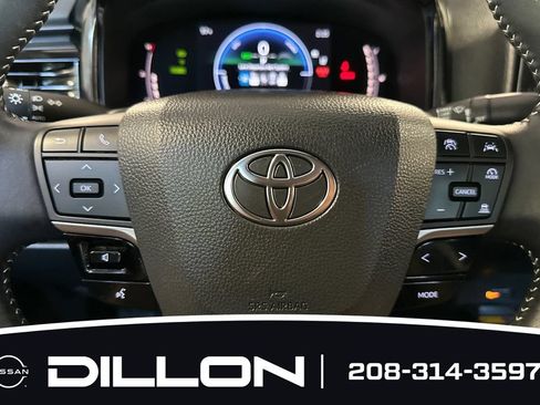 Used 2025 Toyota Camry SE FWD image 22