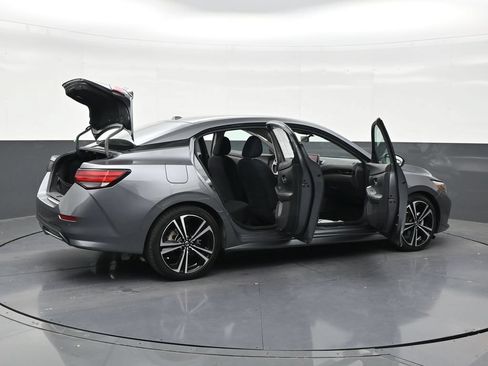 Used 2022 Nissan Sentra SR w/ Electronics Package FWD image 29