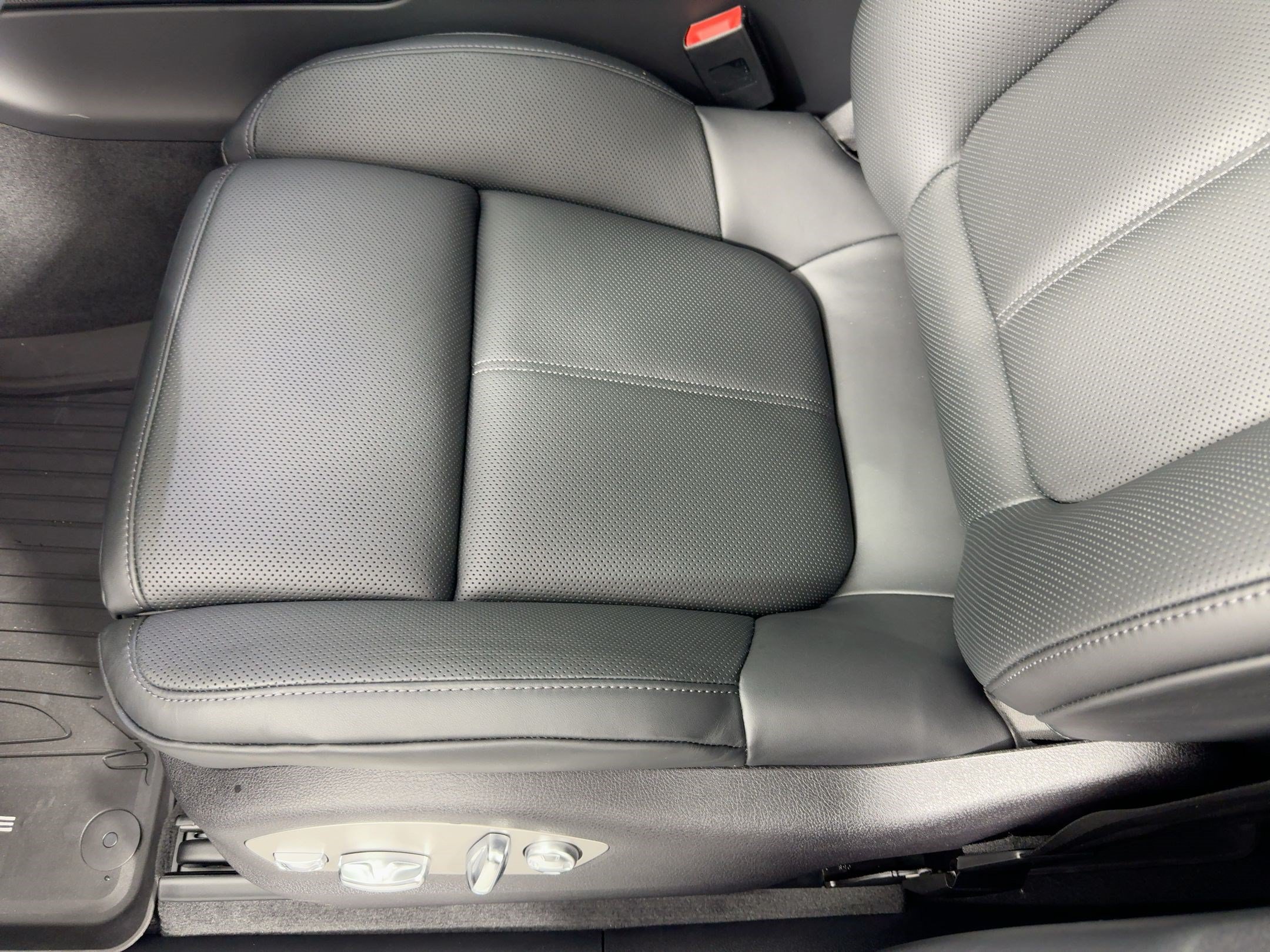 Certified 2026 Porsche Macan AWD/4WD image 14