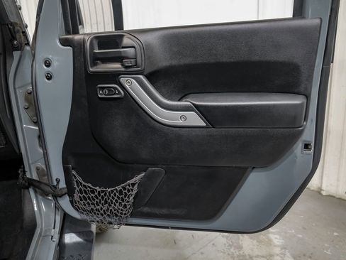 Used 2014 Jeep Wrangler Unlimited Rubicon w/ Connectivity Group image 41